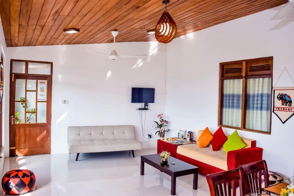 Saru Holiday Apartment - Upto 6 Guests Kandy Kültér fotó