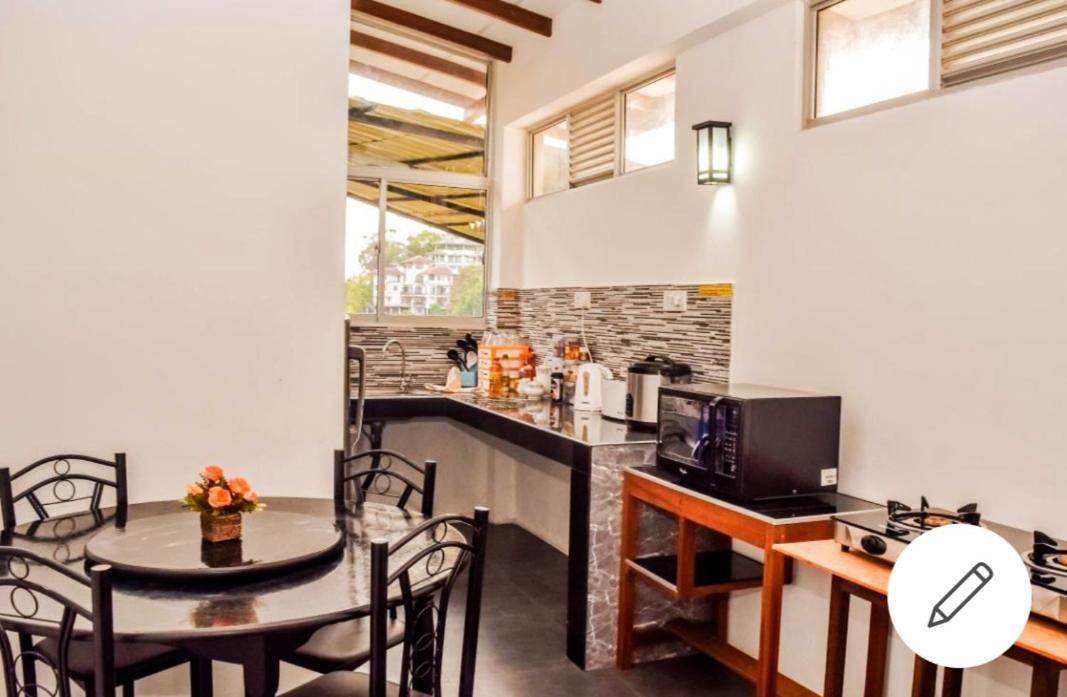 Saru Holiday Apartment - Upto 6 Guests Kandy Kültér fotó